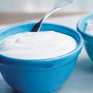 treat dandruff with yogurt
