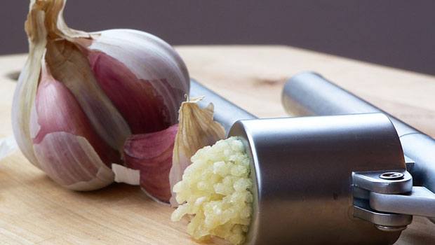 Get rid of vaginal odor - Use garlic