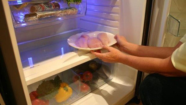 keep foods in the refrigerator