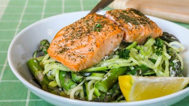 Roasted salmon with zucchini, lemon, and dill download