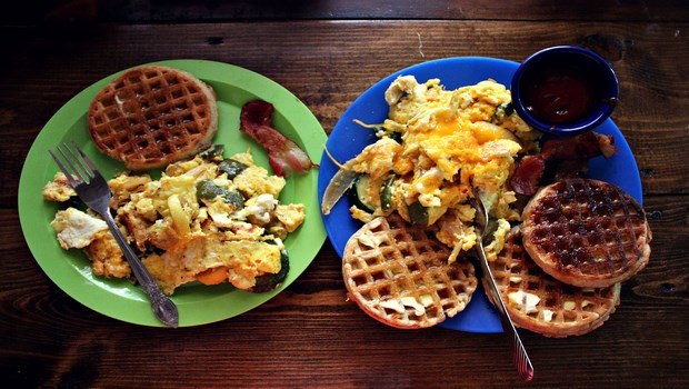 first date ideas-have breakfast for dinner