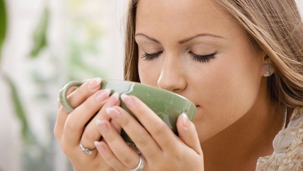keep your body hydrated and drink green tea