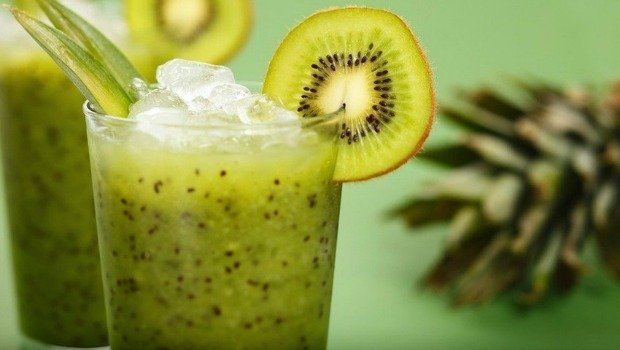 kiwi, pineapple and chia seed smoothie download