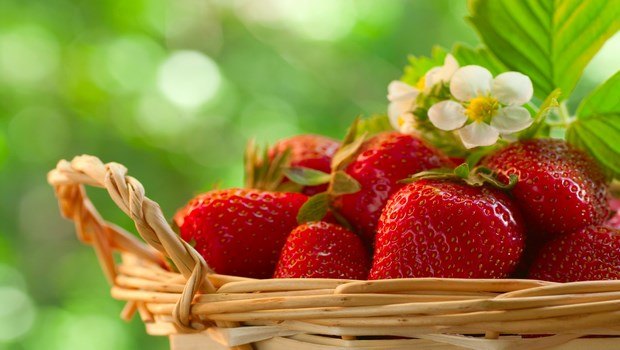 exfoliate skin-strawberries