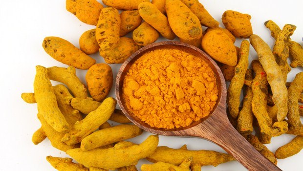 home remedies for receding gums-turmeric