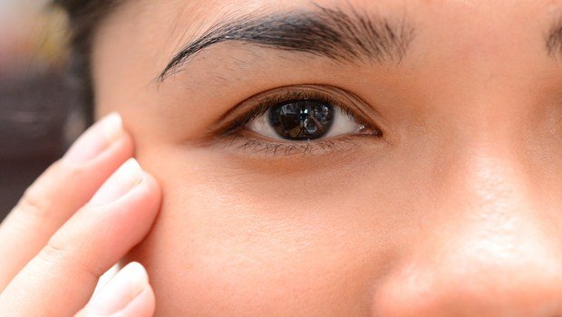 benefits of strawberry-reduce puffy eyes