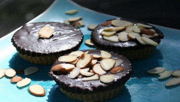 healthy low calorie snacks-hershey special dark chocolate & unsalted almond butter