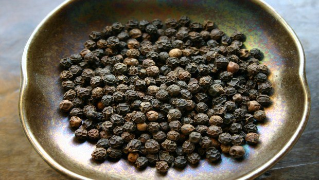 home remedies for Sneezing-black pepper