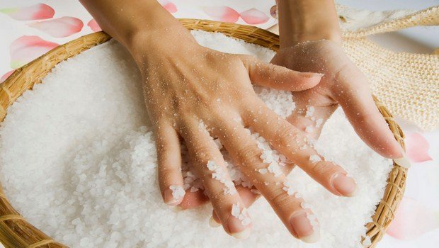 home remedies for cracked hands-epsom salt