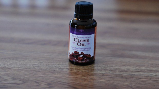 home remedies for ear congestion-clove oil