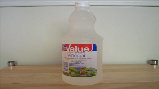 home remedies for foot fungus-white vinegar