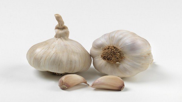 home remedies for post nasal drip-garlic