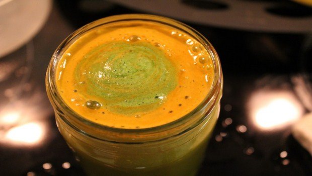home remedies for red eyes-carrots & spinach juice