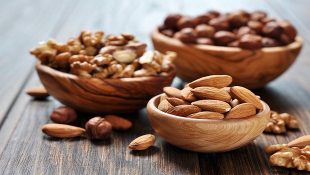 how to lower cholesterol-eat nuts