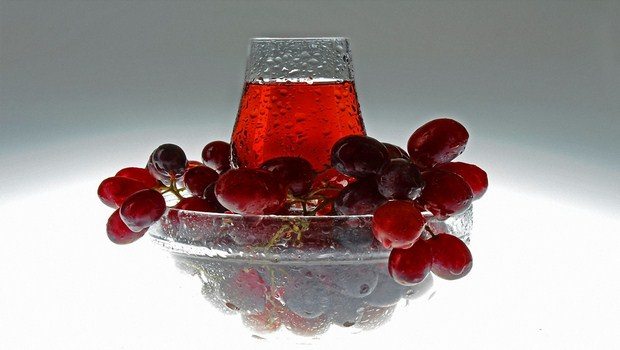 how to lower cholesterol-grape juice and red wine