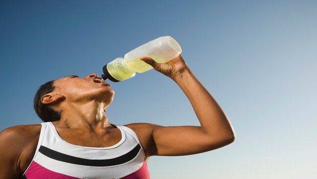how to prevent muscle cramps-consume sport drink before working out