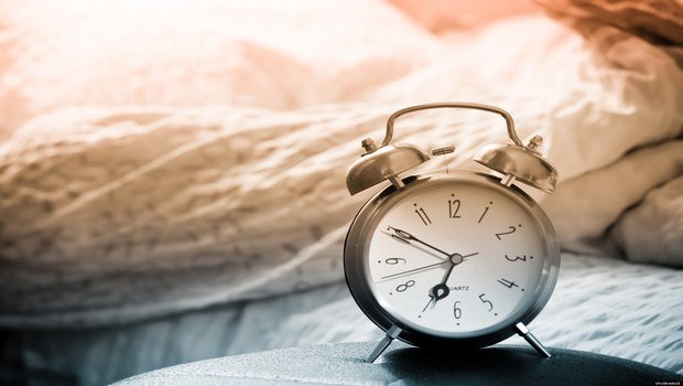 how to stop insomnia-go to bed and wake up on time