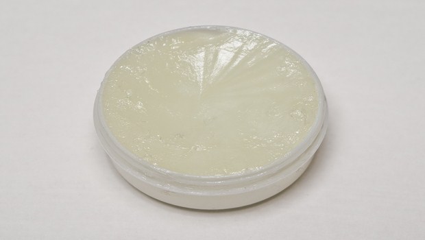 how to treat chapped lips-petroleum jelly