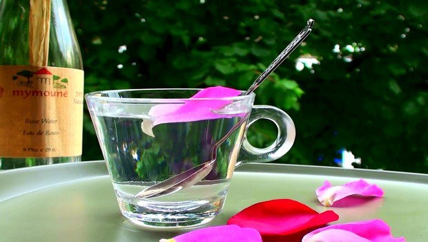 how to treat eye infection-use rose water