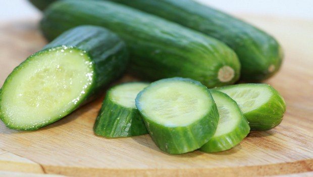 foods that reduce bloating-cucumbers