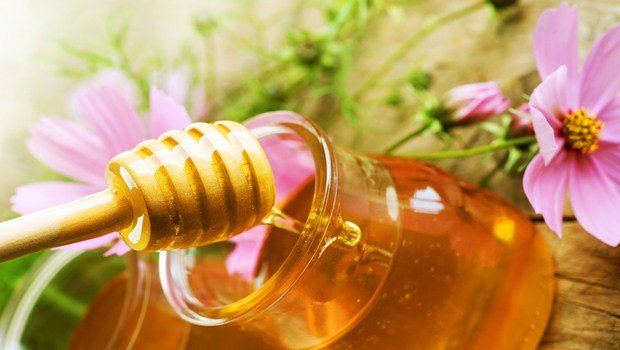 home remedies for sagging skin-honey