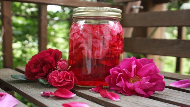 home remedies for sagging skin-rose water