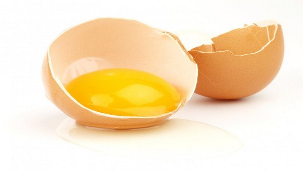 home remedies to grow eyelashes-egg yolk