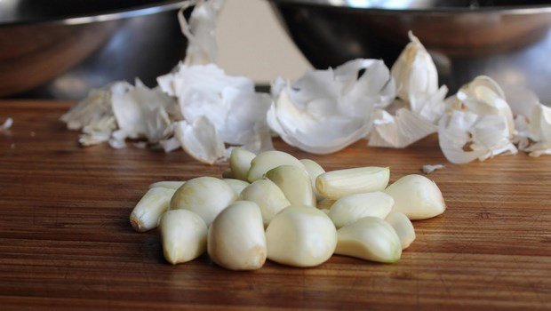 home remedies to lose belly fat-garlic