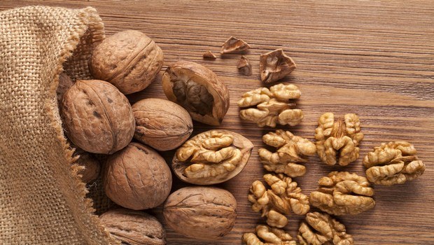 how to maintain a healthy heart-try the nuts and plant sterols