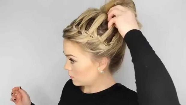 how to maintain curly hair-consider the pineapple bun