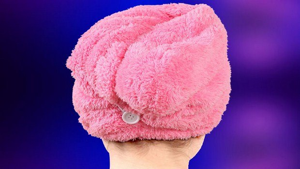how to maintain curly hair-dry your hair with paper towels or microfiber towel in a right way