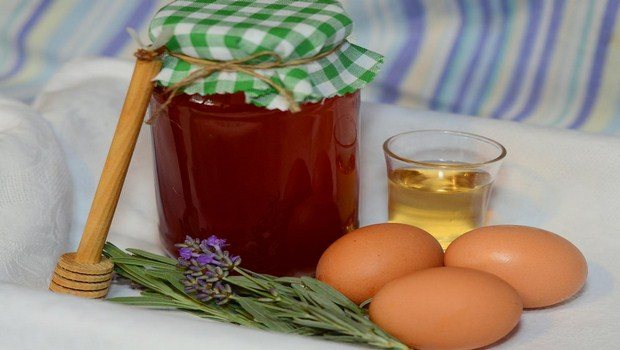 how to maintain natural hair-nourish your hair with eggs and honey