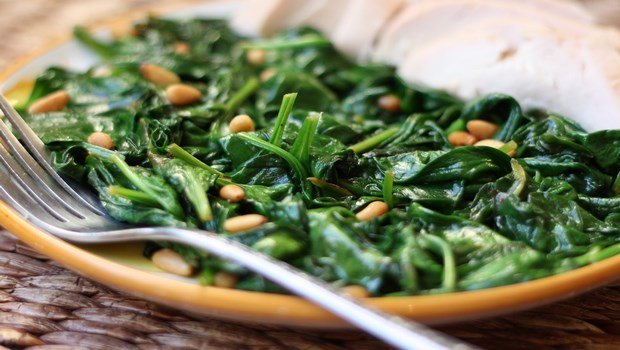 how to prevent cataracts-spinach