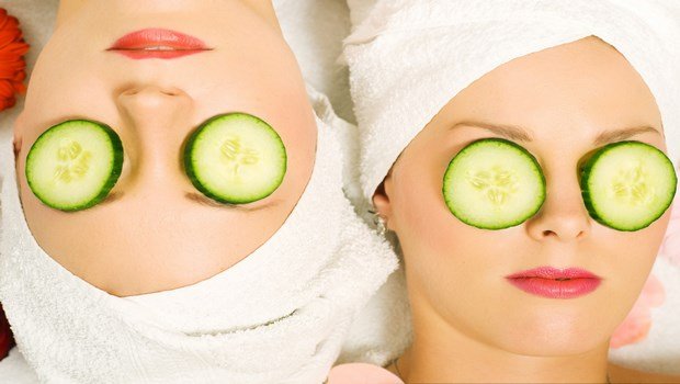 how to relieve itchy eyes-try cucumber slices