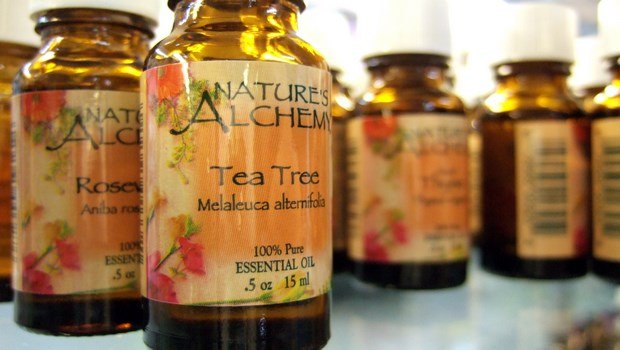 how to treat blepharitis-tea tree oil
