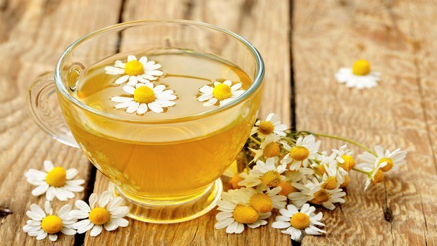 how to treat foot blisters-compress the blisters with chamomile