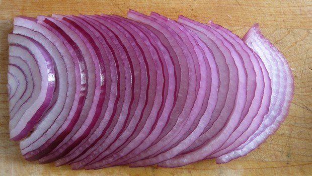 home remedies for sensitive teeth-onion