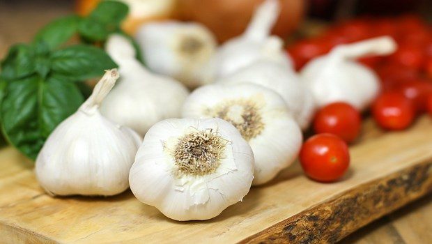 home remedies for varicose veins-garlic