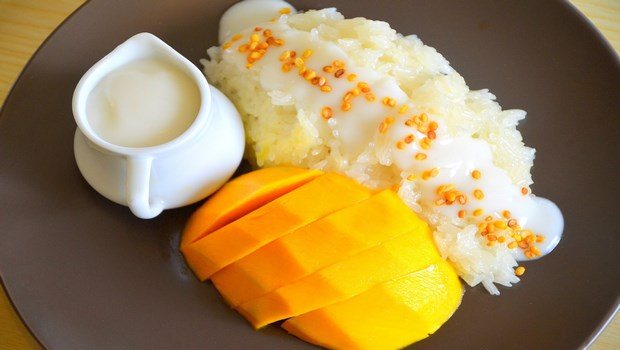 how to make ice cream-strange taste with mango ice-cream and steamed glutinous rice