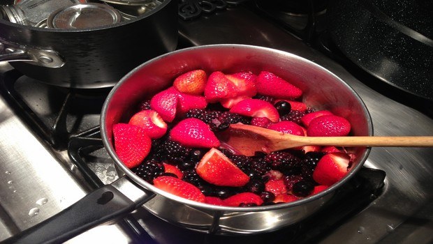 how to make jam-mixed berries jam
