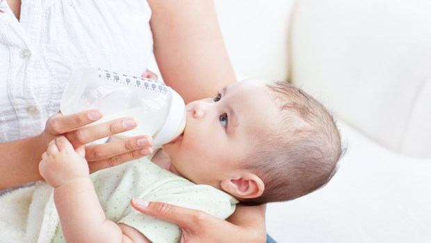 how to stop hiccups-check the latch and feeding bottle