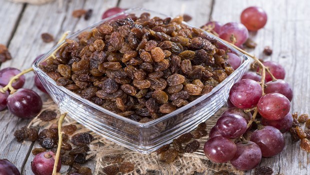 how to treat low blood pressure-raisins