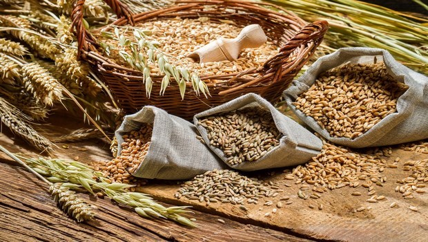 foods that cause bloating-whole grains