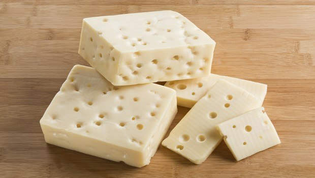 foods that fight cellulite-aged cheese