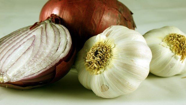 foods that fight cellulite-garlic and onion