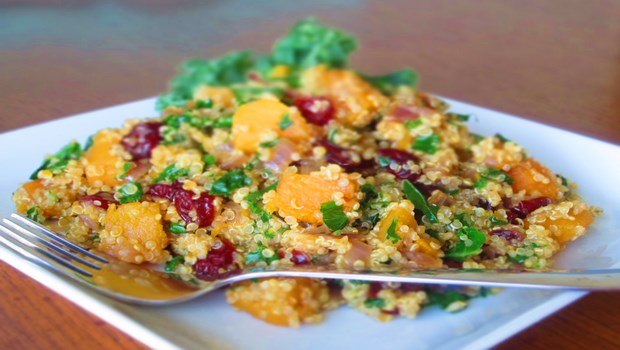 high blood pressure diet-quinoa salad with baby spinach and dried apricot