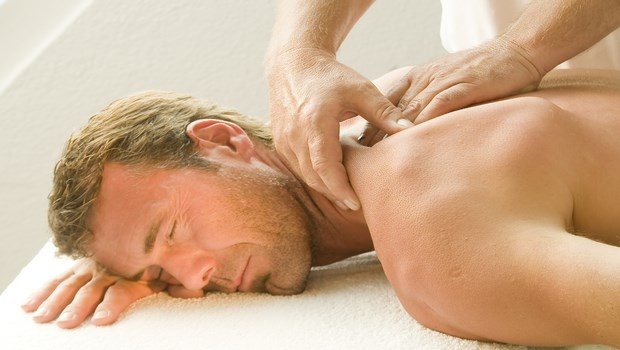 how to get rid of a stiff neck-acupressure