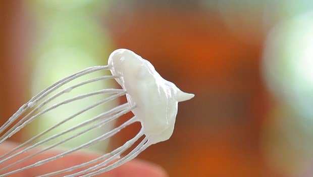 how to get rid of dry flaky scalp-yogurt and egg white