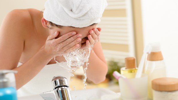 olive oil on skin-wash face