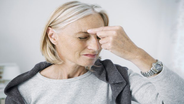 symptoms of sinus infection-head pain